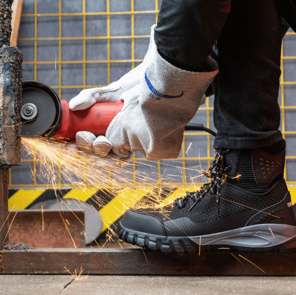 wg 186 light weight sport safety shoes
