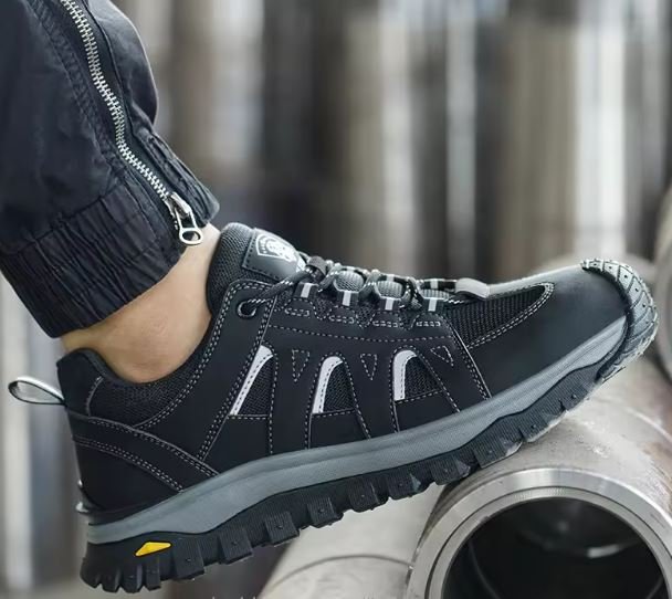 Waterproof and Anti slip Safety Shoes with Steel Toes, Fashionable Outdoor Hiking Shoes, High-quality Rubber Outsole Work Shoes
